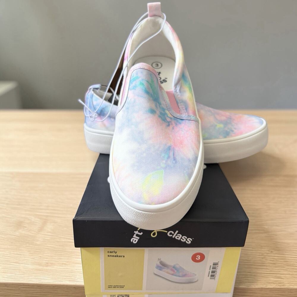 Art Class Carly Slip-On Sneakers Size 3 NWT